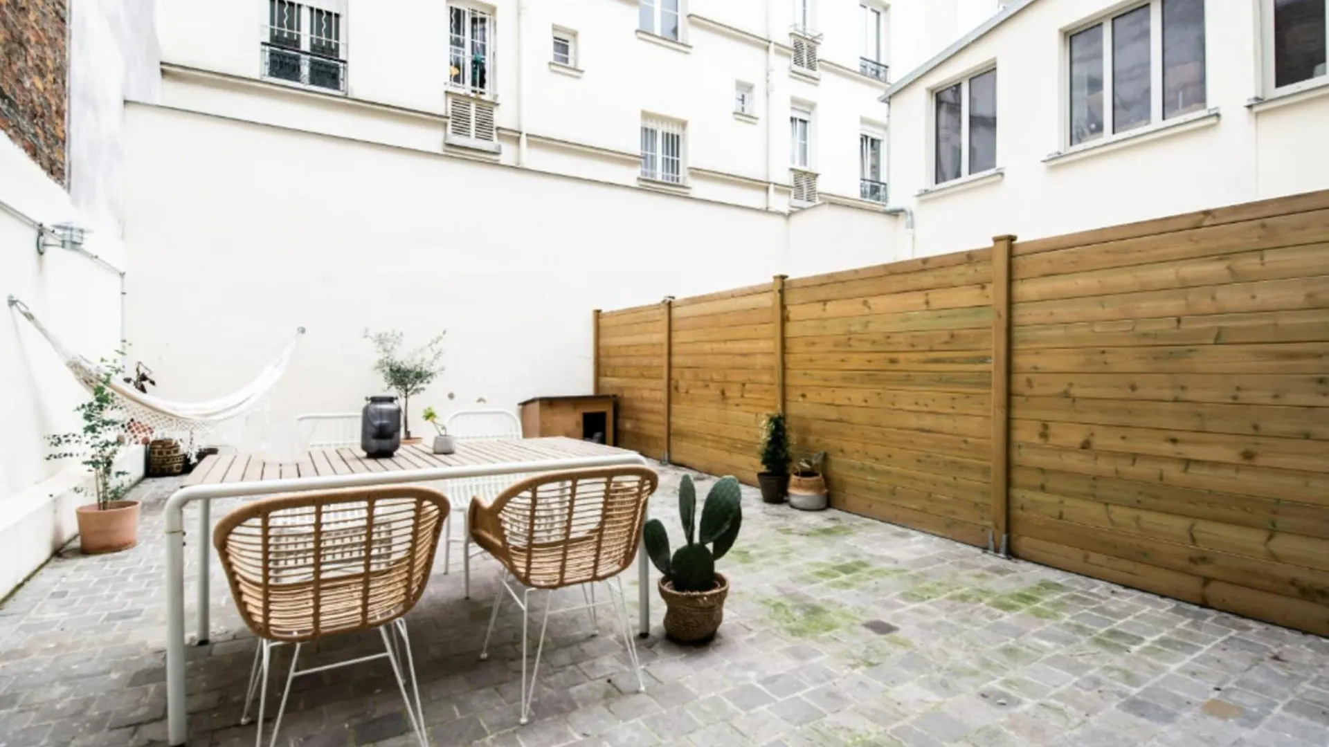 Sublime Spacious Apartment In Menilmontant Paříž