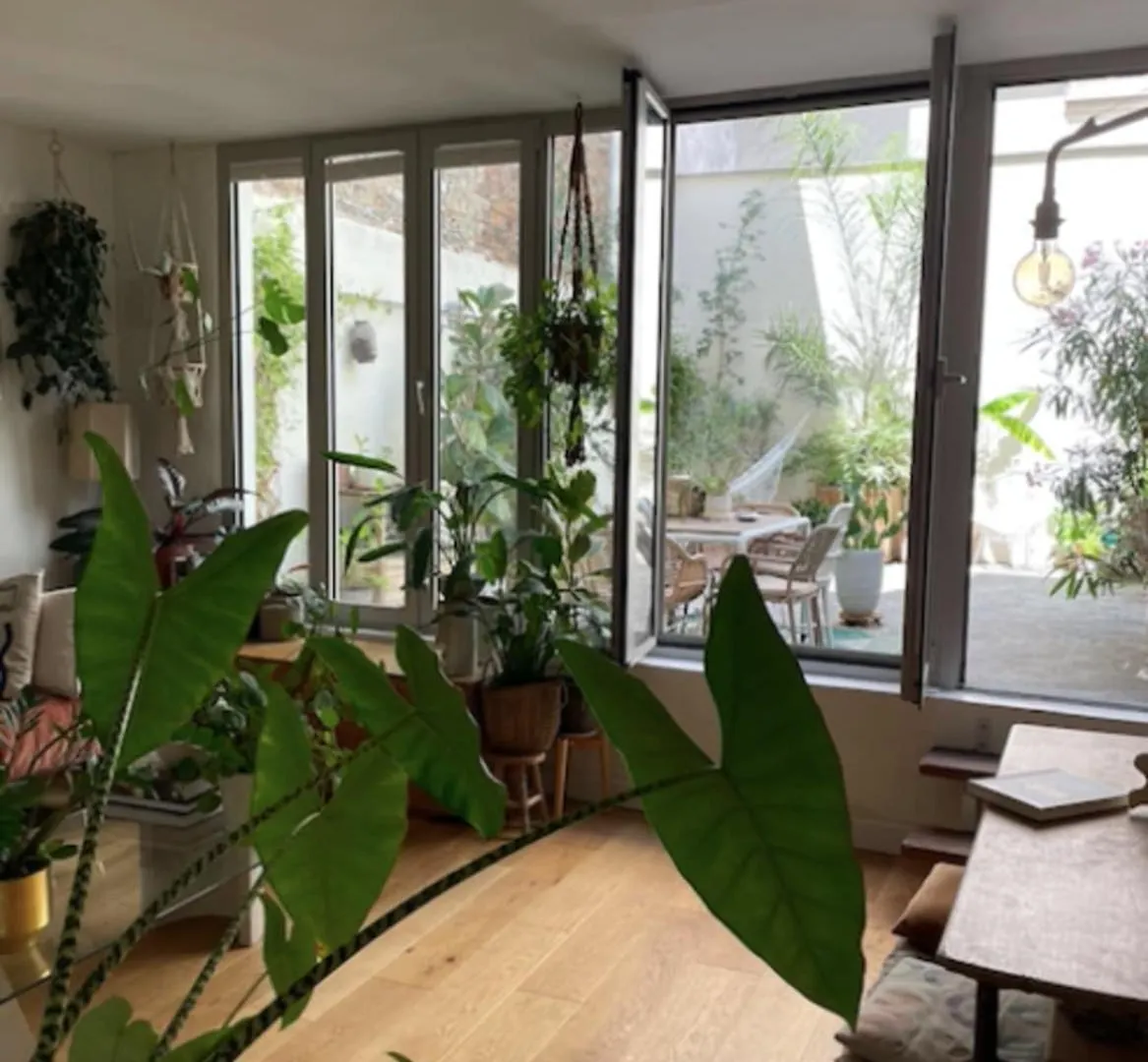 Sublime Spacious Apartment In Menilmontant Paříž 0*,  Francie