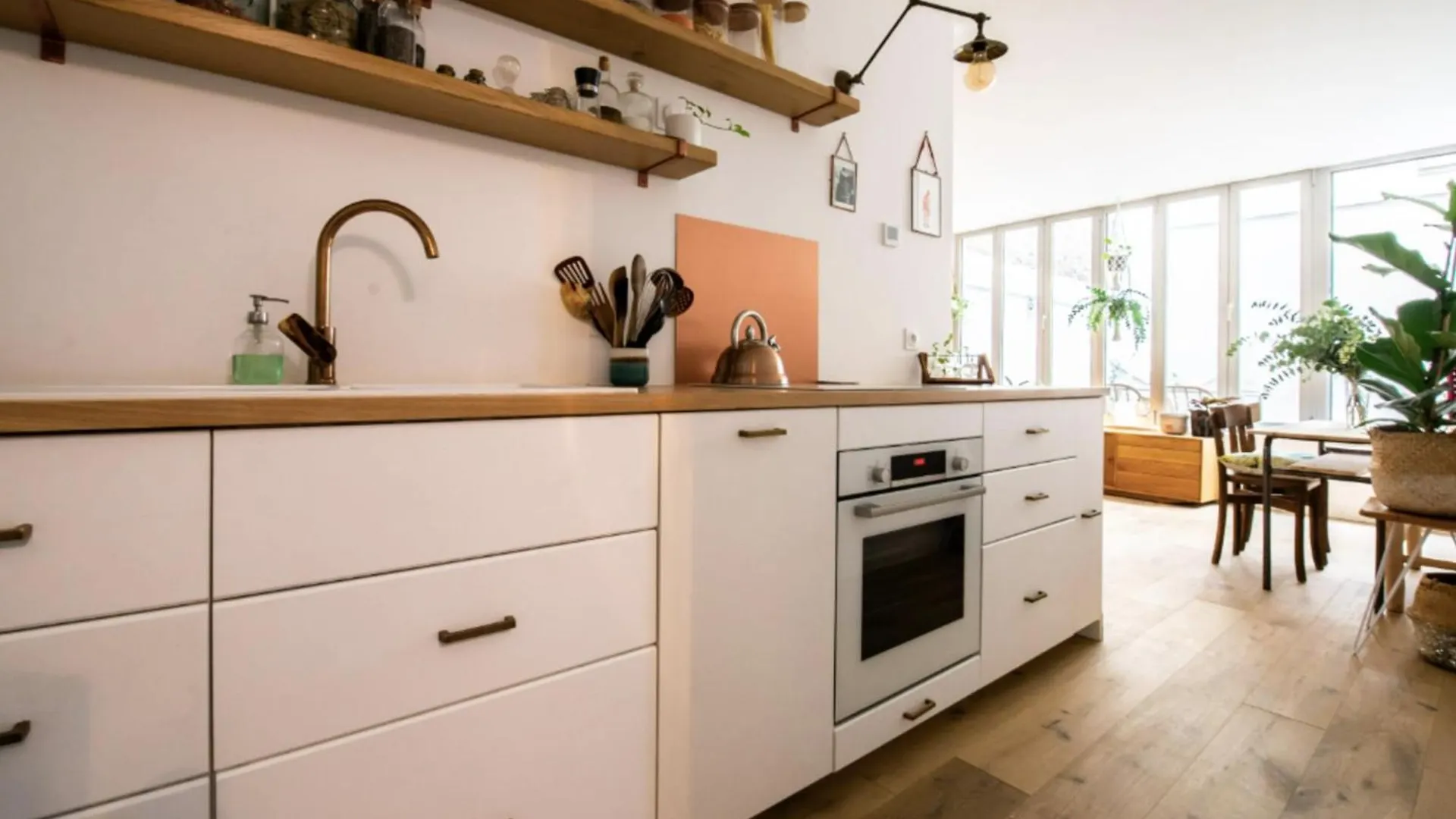 Sublime Spacious Apartment In Menilmontant Paříž Francie