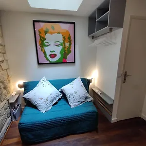  Appartamento Lovers' Tiny House Inside Montmartre